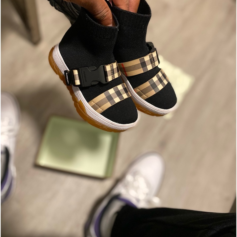 Toddlers Burberry track sneakers original dust bag and box